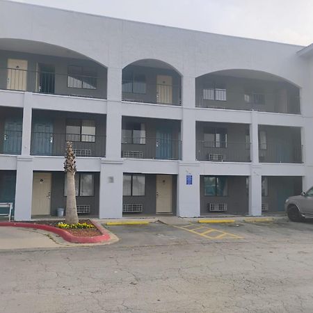 سان أنطونيو Hallmark Inn And Suites المظهر الخارجي الصورة